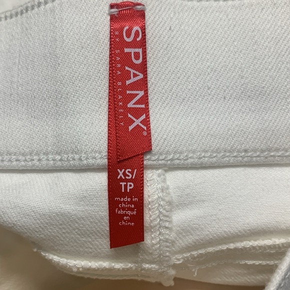 Spanx Jeans Women's White Distressed Ankle Slim Raw Hem Pull On 20229R - Size XS - Picture 9 of 13